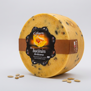 Kuhmilchkäse mit Kürbiskernen